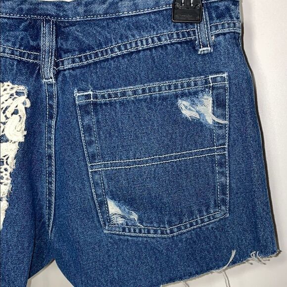 Nick and Lara’s Distressed Denim Shorts - Picture 7 of 8